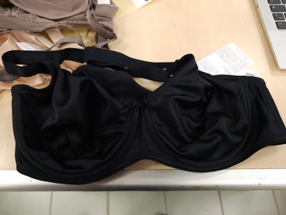 Lot de trois soutien-gorge taille 
105B
PRIMA...