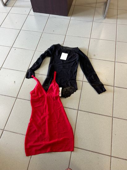 Lot Taille M comprenant : 
2 Bodies JANIRA
Nuisette...