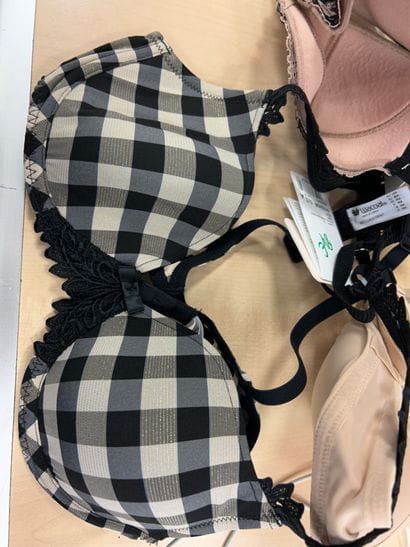 Lot de trois soutien-gorges Taille 80 A
Skiny
Wacoal
Marie...