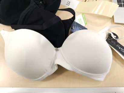 Lot de trois soutien-gorge taille 
90C
S...
