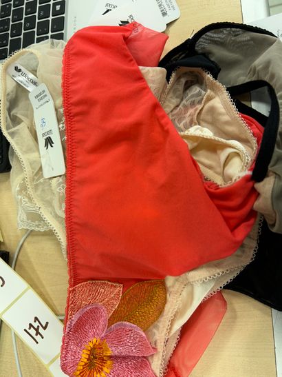 Lot de quatre culottes Taille M
WACOAL
W...