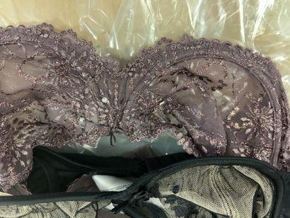 Lot de trois soutien-gorges Taille 95 B
CHANTELLE
MARIE...