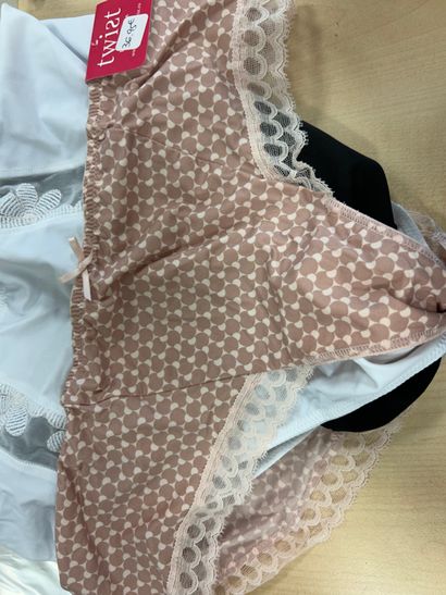 Lot de trois culottes Taille 48
TRIUMPH
...