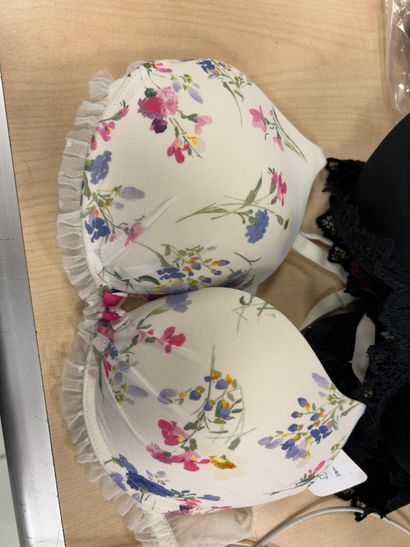 Lot de trois soutien-gorges Taille 90 C
Jolidon...