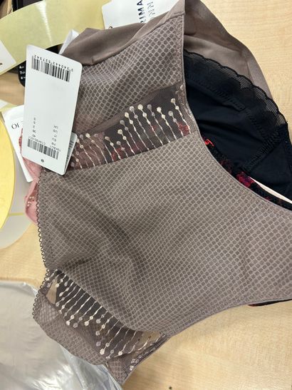 Lot de quatre culotte Taille 40
PRIMA DONNA
CHANTELLE
LINGA...