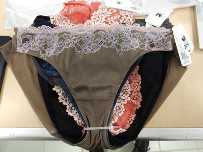Lot de quatre culottes taille
L
WACOAL