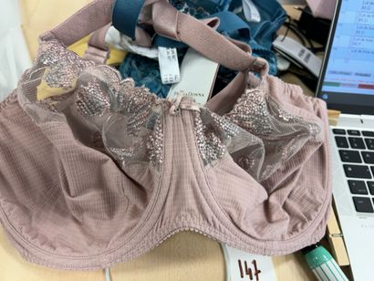 Lot de trois soutien-gorges Taille 95 F
PRIMA...