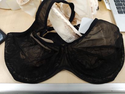 Lot de trois soutien-gorge taille 
95E
WACOAL
PRIMA...