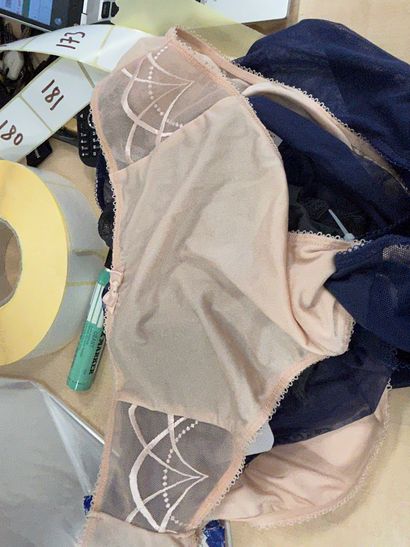 Lot de quatre culottes Taille L
3 WACOAL...