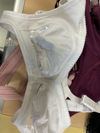 Lot de trois soutien-gorge Taille 75 A
ANITA
ANITA
TRIUMPH
sans...