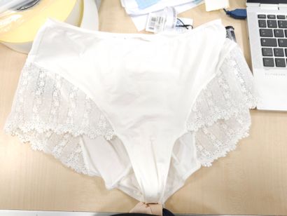 Lot de quatre culottes taille
42
CHANTELLE
MARIE...