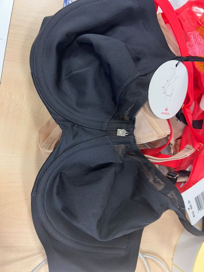 Lot de trois soutien-gorges Taille 95 D
...