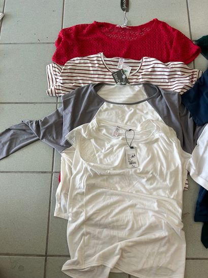 Lot de vetement Taille L ou 40 comprenant...