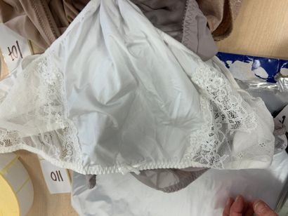 Lot de trois culottes Taille 48
CHANTELLE
LINGA...
