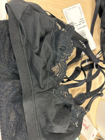 Lot de trois soutien-gorge Taille 85 B
TRIUMPH
SLOGGI
SLOGGI
sans...