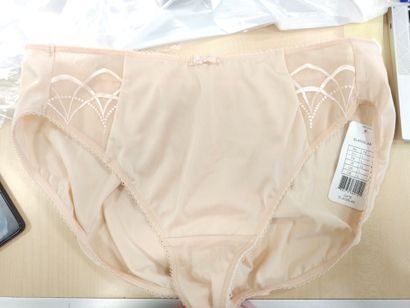 Lot de quatre culottes taille
L
ELOMI
WA...