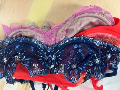 Lot de trois soutien-gorges Taille 95 B
...