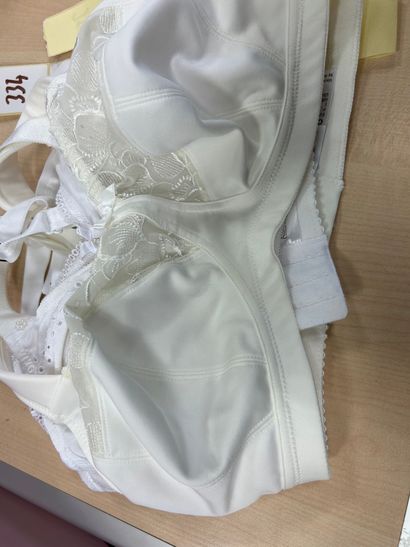 Lot de trois soutien gorges taille 85 E
...