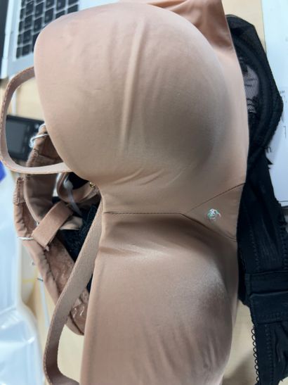 Lot de trois soutien-gorge Taille 85 A
W...