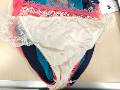 Lot de quatre culottes taille
L
WACOAL