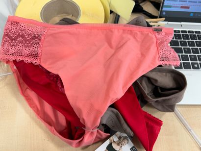 Lot de trois soutien-gorges Taille 42
CO...