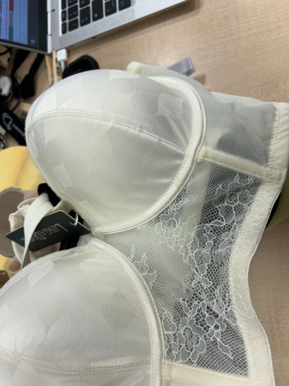 Lot de trois soutien-gorge Taille 85 D
PRIMA...