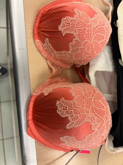 Lot de trois soutien-gorges Taille 90 B
Skiny
Linga...