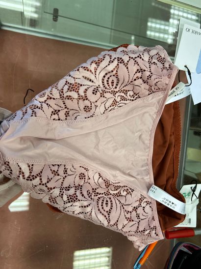 Lot de quatre culottes Taille 40
2 Prima...