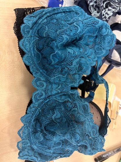Lot de trois soutien-gorges Taille 75 C
...