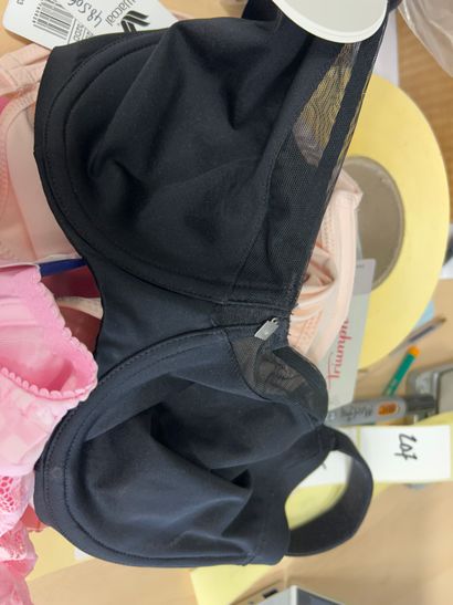 Lot de trois soutien-gorge Taille 85 E
WACOAL
PRIMA...