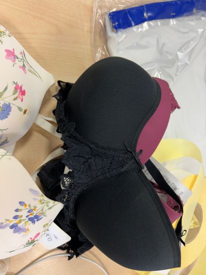 Lot de trois soutien-gorges Taille 90 C
Jolidon...