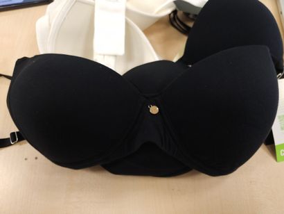Lot de trois soutien-gorge taille 
90C
S...