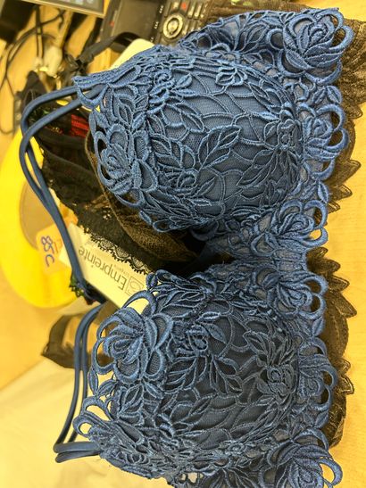 Lot de trois soutien-gorges Taille 85 C
EMPREINTE
LISE...