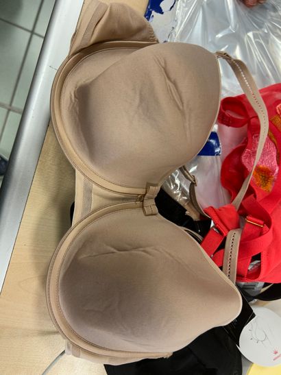 Lot de trois soutien-gorges Taille 95 D
...
