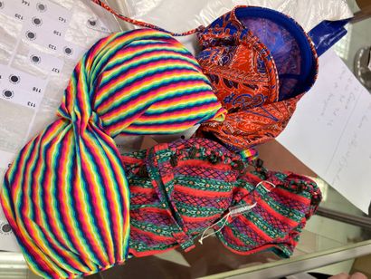 2 hauts de maillots taille 42 D
Brassière...
