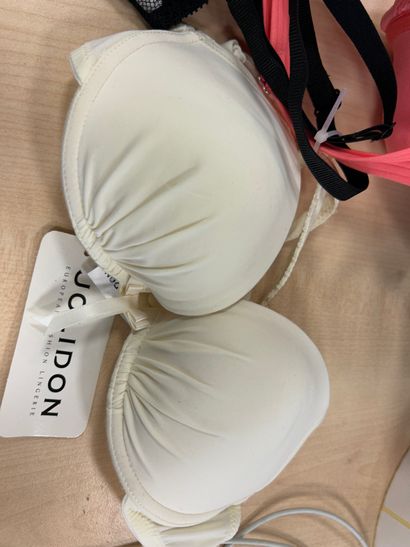 Lot de trois soutien-gorges Taille 85 B
JOLIDON
2...
