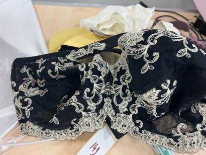 Lot de trois soutien-gorges Taille 95 F
CHANTELLE
PRIMA...