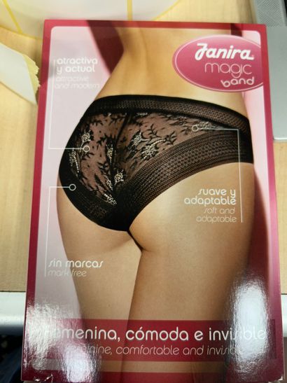 Lot en taille M de marque JANIRA comprenant
Culotte...