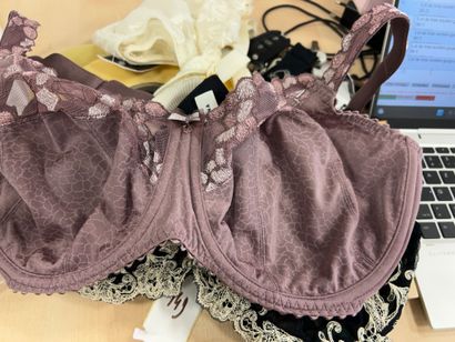 Lot de trois soutien-gorges Taille 95 F
CHANTELLE
PRIMA...