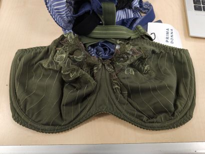 Lot de trois soutien-gorge taille 
95F
PRIMA...