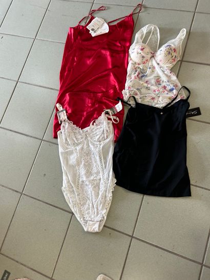 Lot Taille S comprenant : 
Débardeur JOLIDON
Body...