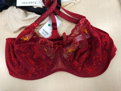 Lot de trois soutien-gorge taille 
100D
...