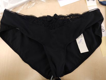 Lot de quatre culottes taille
42/44
SANS...