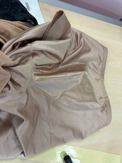 Lot de trois culottes taille S
WACOAL