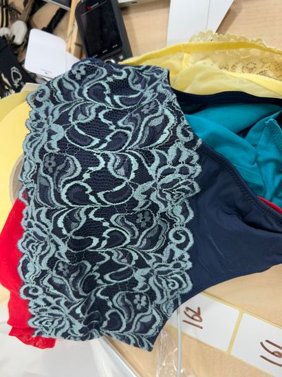 Lot de quatre culottes Taille m
WACOAL
W...