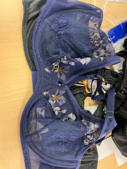 Lot de trois soutien-gorges Taille 95 C
...