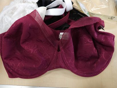 Lot de trois soutien-gorge taille 100 E
...