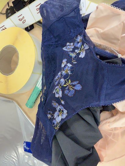 Lot de quatre culottes Taille L
3 WACOAL...