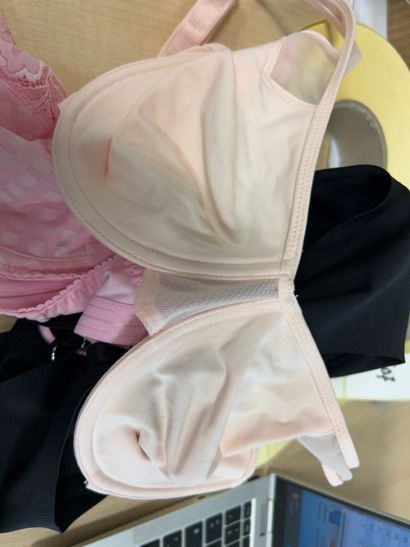 Lot de trois soutien-gorge Taille 85 E
WACOAL
PRIMA...