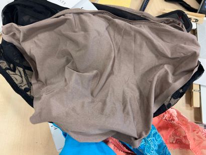 Lot de quatre culottes Taille 40
CHANTELLE
CHANTELLE
PRIMA...